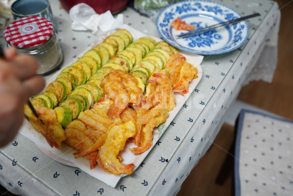 전,한식,명절,호박전,부침개,음식,먹거리,안주,푸드,food,새우,접시,호박