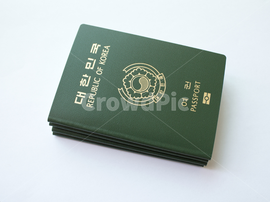 여권,한국여권,passport,대한민국여권,id,사물,물건,business,card,citizen,emigration,identification,identity,international,korea,pass,republicofkorea,security,한국,대한민국,탑앵글,탑뷰,탑,쌓기,많은,다수,여러개,신분증,여행,표지,겉면,비지니스,녹색,그린,초록색,흰배경,여행,휴가,traveling,vacation,trip