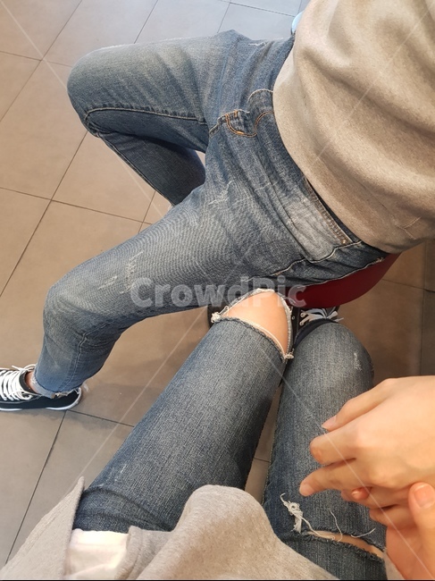 커플룩,시밀러룩,후드티,청바지,컨버스