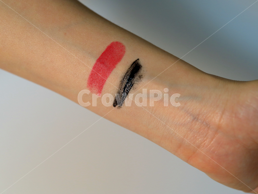 skin,피부,hand,손,person,사람,손목,wrist,human,인간,립스틱,마스카라,발색,신체일부,몸,body
