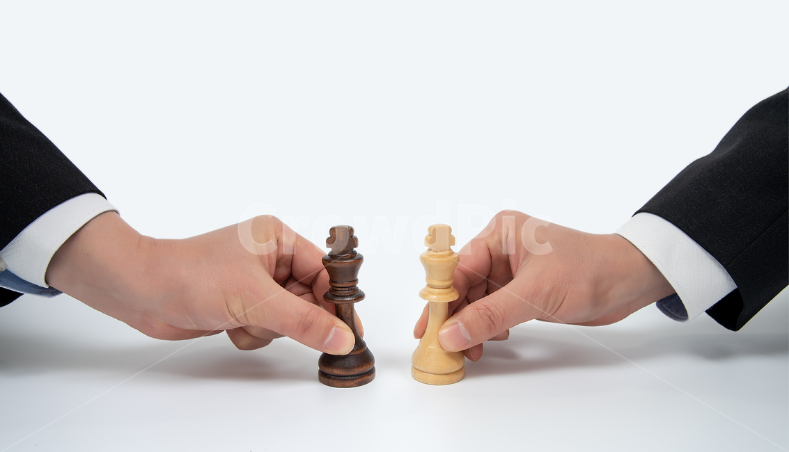 Western chess,agent,space,Western,white,negotiation,copy space,games,businessman,conversation,Business,chess piece,chess,king,contract,opponents,survival,confrontation,blank space,background,success,tactics,deal,game,held in hand,concept,hand gesture,comp