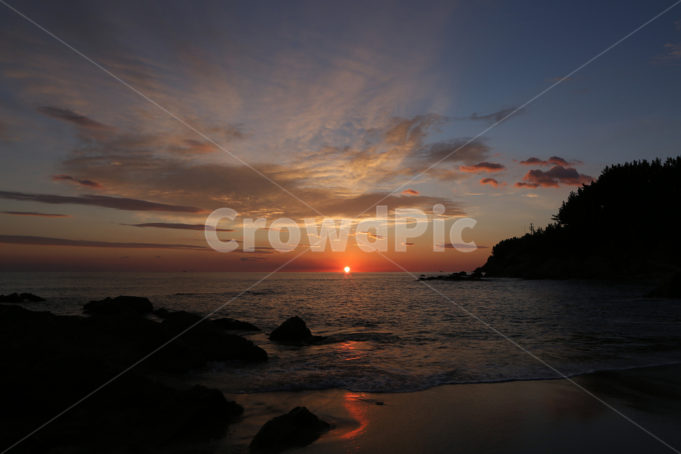 바다,하늘,일출,동해,sea,sky,sunrise,eastsea,자연,풍경,nature,landscape,실루엣,그림자,silhouette,shadow,outdoors,옥외,red sky,붉은 하늘,dusk,황혼,sunset,일몰,dawn,새벽,sunlight,햇빛