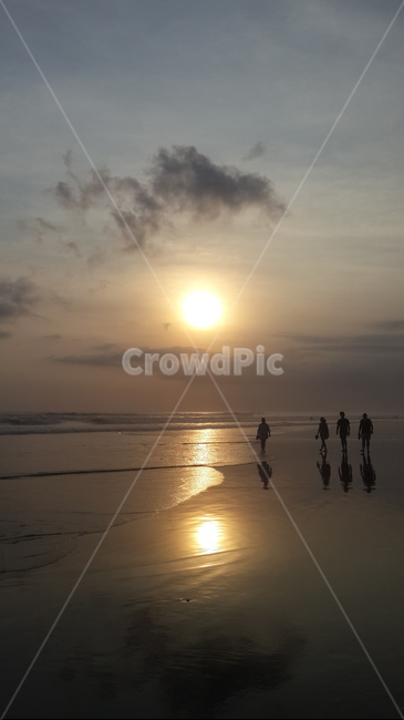 인도네시아,발리,짱구,짱구해변,석양,일몰,황혼,반사,해,태양,그림자,indonesia,bali,canggu,canggubeach,sunset,beachsunset,dusk,twilight,sun,sky,하늘,바다석양,reflection,shadow,자연,풍경,nature,landscape,light,빛,flare,플레어,sunlight,햇빛,outdoors,옥외