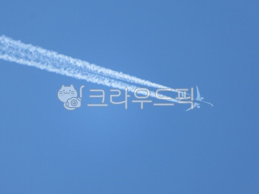 flight,blue sky,Airline,aviation,Gisot,vehicle,aeronautical engineering,traffic,sky,aircraft,control,air traffic,transportation,contrail,blue,wings,airplane,science,wing