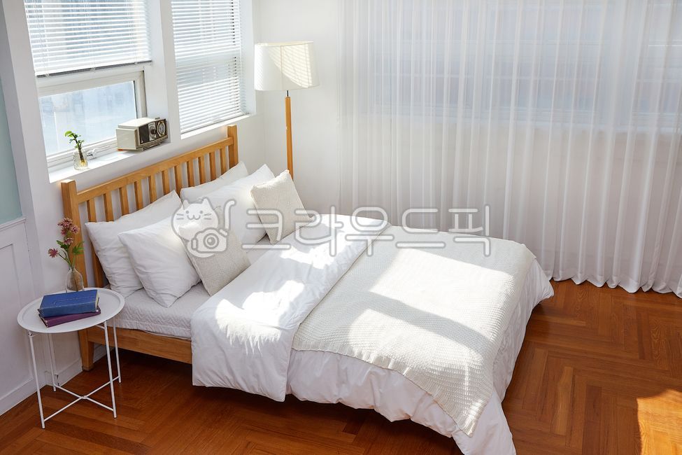 bed,studio,sunshine,woodenbed,inside,furniture,modern architecture,modernarchitecture,tree,It is comfortable,wooden bed,one room,light,comfortable,plant,interiordesign,indoor,curtain,rentalstudio,interior,bedding,pot,living room,Rental Studio,livingroom,i