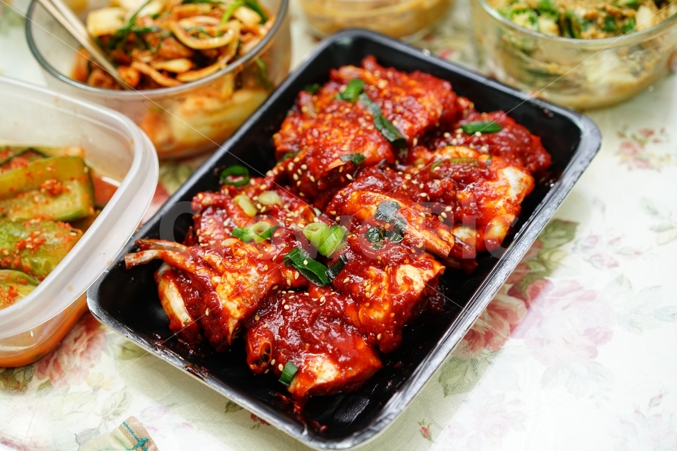 매콤,밥도둑,양념게장,게장,집밥,밥,식사,별미,양념,매운맛,입맛,게,식탁,우리집,음식,식재료,요리,food,cook,meal,dishes,food reserves,수산물,해산물,fishery products,seafood,한식,한국음식,한국요리,korean food,korean dishes,korean meal,korean cook