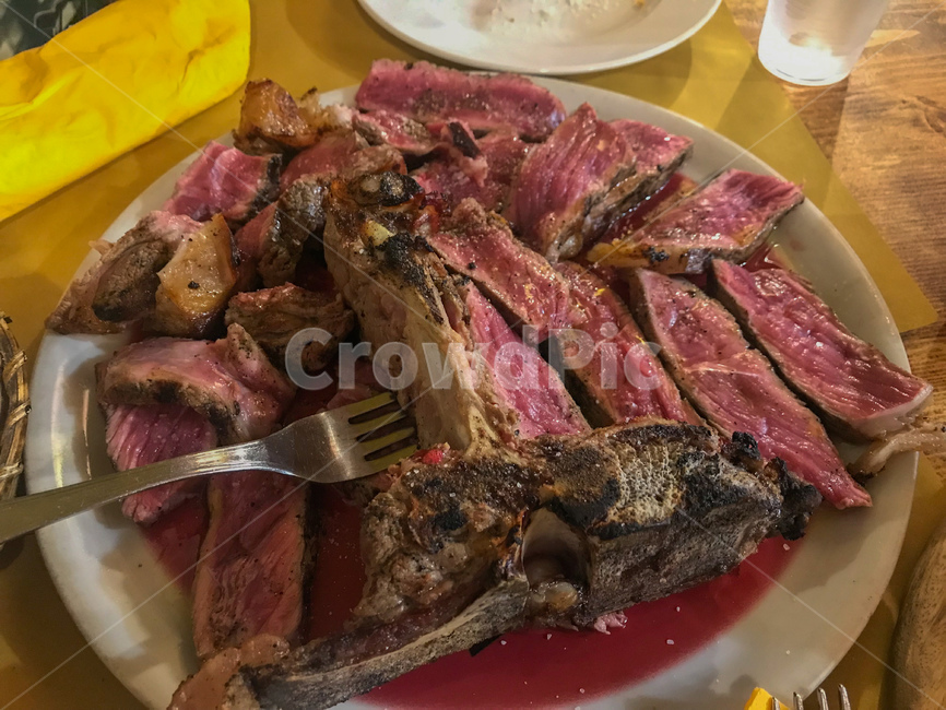 steak,meat dishes,Florence,beef,dinner,food,Florence food,Tbone,Tbone steak,meat,Italy,tbonesteak,italyfood,beefsteak