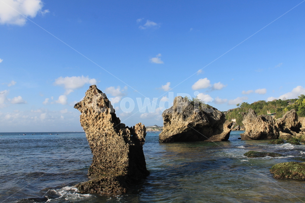 인도네시아,발리,해변,바다,바위,록,indonesia,bali,beach,sea,rock,rocks,sky,하늘,ocean,대양,nature,자연,자연,풍경,nature,landscape,outdoors,옥외,water,물,shoreline,해안선,promontory,곶,land,땅
