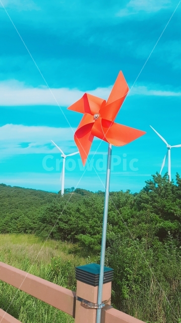 경주,풍력발전소,바람개비,하늘,푸르름,산,구름,초록,풀,시원함,풍경사진,자연,풍경,nature,landscape,색깔,색상,색채,색감,color sense,color sensitivity,feeling of color,산업,industry,industrial,에너지산업,energy industry,사물,물건,오브젝트,thing,object,matter,engine,엔진,motor,모터,machine,기계