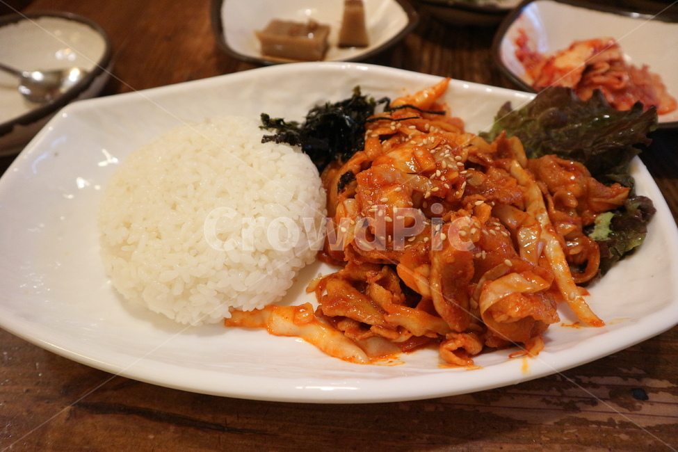 제육볶음,한식,제육덮밥,돼지고기,매운음식,음식,요리,한국음식,고기,볶음,볶음요리,고기반찬,밥,쌀,한끼,정식,한정식,제육,매운요리,고추장,식당,식사,김,잔반,양배추,반찬,끼니,깨,육류,김가루,쌀밥,매콤한,food,cook,cooking,rice,meal,dishes,foodreserves,meat,pork,spicyfood,spicydish,spicy