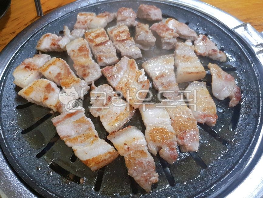 삼겹살,구이,돼지고기,고기,회식,불판,식당,음식