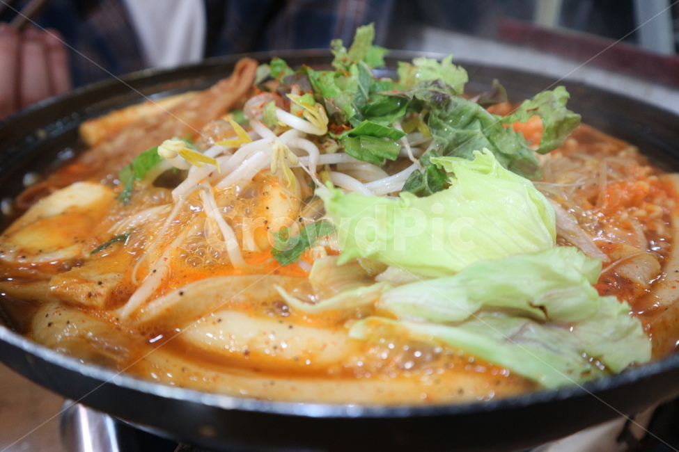 떡볶이,즉석떡볶이,즉석요리,한국음식,한국전통,매운음식,매운요리,요리,음식,한국,떡,가래떡,만두,야끼만두,면,라면사리,누들,양상추,식재료,야채,매운맛,고춧가루,고추장,한식,한국전통음식,tteokbokki,korean,koreanfood,food,cook,cooking,spicy,noodel,dumpling,koreancook,koreanmeal,Kochujang