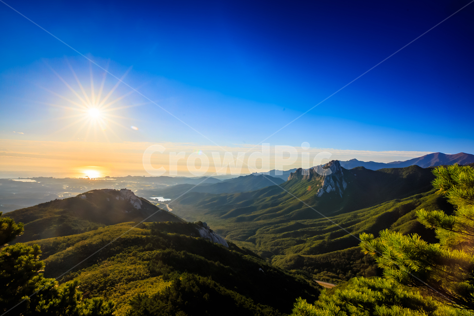 가을,산,설악산,구름,하늘,파란하늘,낙엽,단풍,풍경,바다,해,자연,풍경,nature,landscape,한국자연풍경,한국자연경관,korea nature landscape,mountain range,산맥,mountain,outdoors,옥외