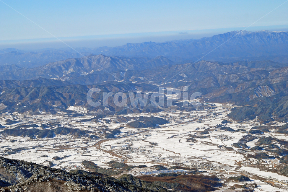 산골,겨울,풍경,눈,스노우,산,산맥,덕유산,자연,시골,전원,분지,국토,길,무주,무주군,전북,전라북도,한국,겨울,계절,winter,season,자연,풍경,nature,landscape,한국자연풍경,한국자연경관,korea nature landscape,경치,outdoors,옥외,scenery,aerial view,조감도