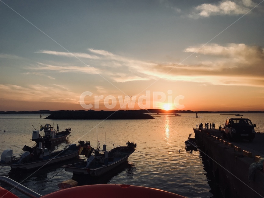 노을,바다,하늘,구름,일몰,자연,풍경,nature,landscape,water,물,waterfront,워터 프론트,watercraft,선박,transportation,교통,vehicle,차량,port,포트,pier,교각