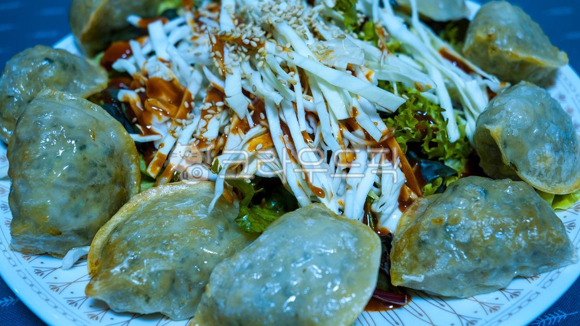 dumpling,cabbage,vegetable,food,Super red pepper paste,bibin dumplings,Grilled dumplings,cooked food,Cabbage Salad,home cooking,super long,home food,snack bar