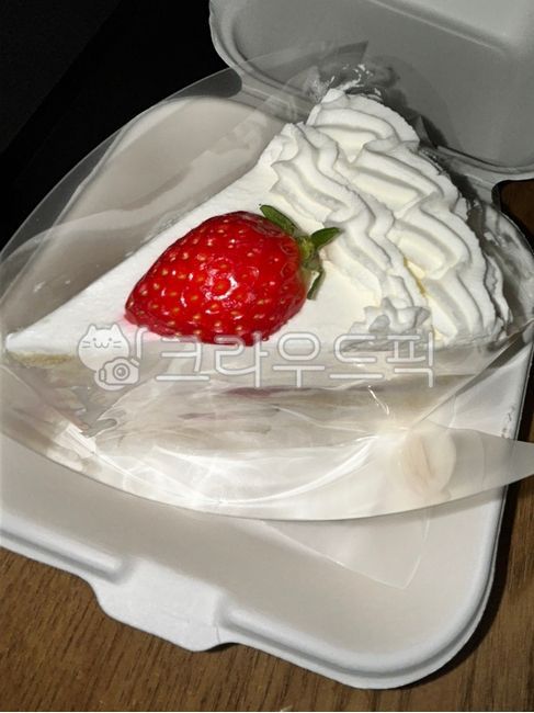케이크,딸기,생크림,생크림케이크,딸기케이크,생일,도시락케이크,휘핑크림,whippedcream,디저트