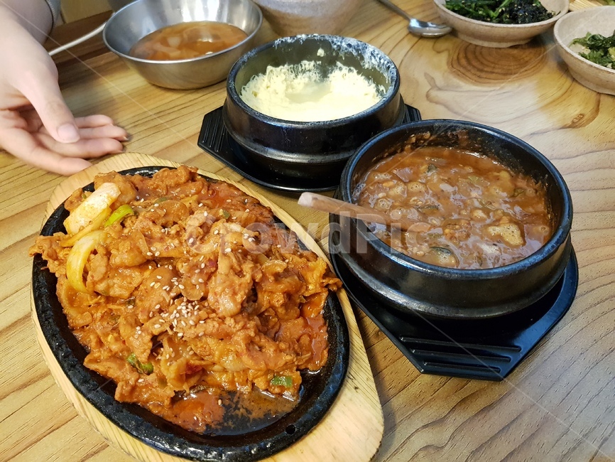 제윢볶음,음식,점심식사,된장찌개,요리,음식,식재료,요리,food,cook,meal,dishes,food reserves,육류,고기,meat,한식,한국음식,한국요리,korean food,korean dishes,korean meal,korean cook