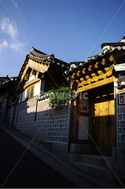 한옥,전통가옥,하늘,기와지붕,한국,한국전통,한국문화,korean traditional,korean culture,건축물,건물외관,exterior,building,structure,architecture,construction