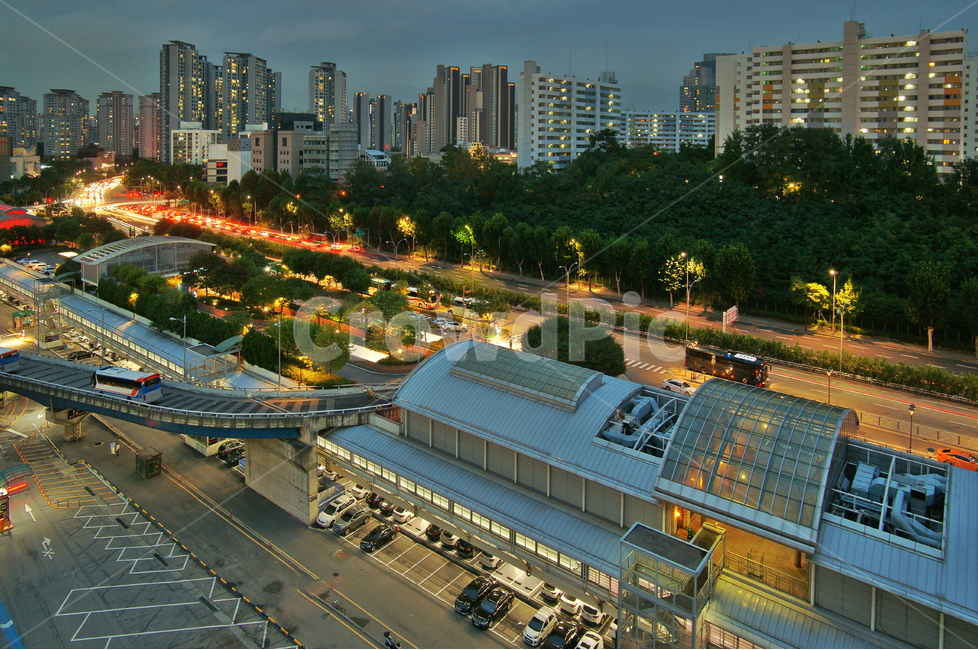 강남고속버스터미널,서울고속버스터미널,야경,서울,도심야경,건물야경,사평대로,야경,밤,풍경,nightscape,night,landscape,도시,city,한국도시풍경,한국도시경관,korea cityscape,road,도로,intersection,교차로