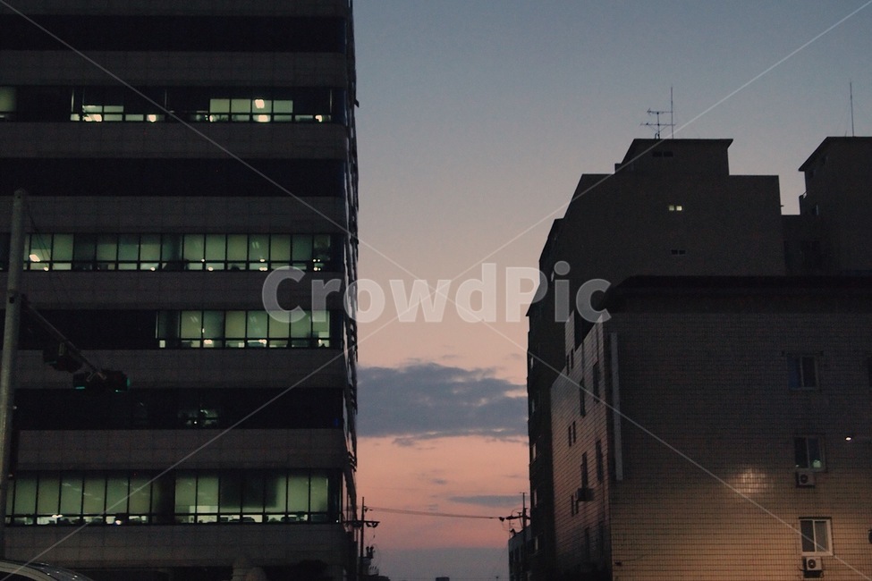 하늘,노을,구름,건물,해질녘,감성,야경,밤,풍경,nightscape,night,landscape,건축물,건물외관,exterior,building,structure,architecture,construction,office building,사무실 건물