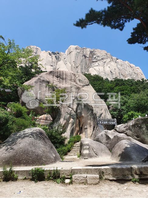 울산바위,설악산,흔들바위,등산,속초,바위산,맑은날,산행,등산로,여름산,설악산국립공원,자연,강원도,산