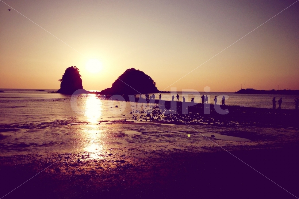 꽃지,노을,바다,안면도,바닷길,모세의기적,자연,풍경,nature,landscape,한국자연풍경,한국자연경관,korea nature landscape,해변,바다,beach,sea,감성,sensible,feeling,person,사람,human,인간,flare,플레어,light,빛,water,물