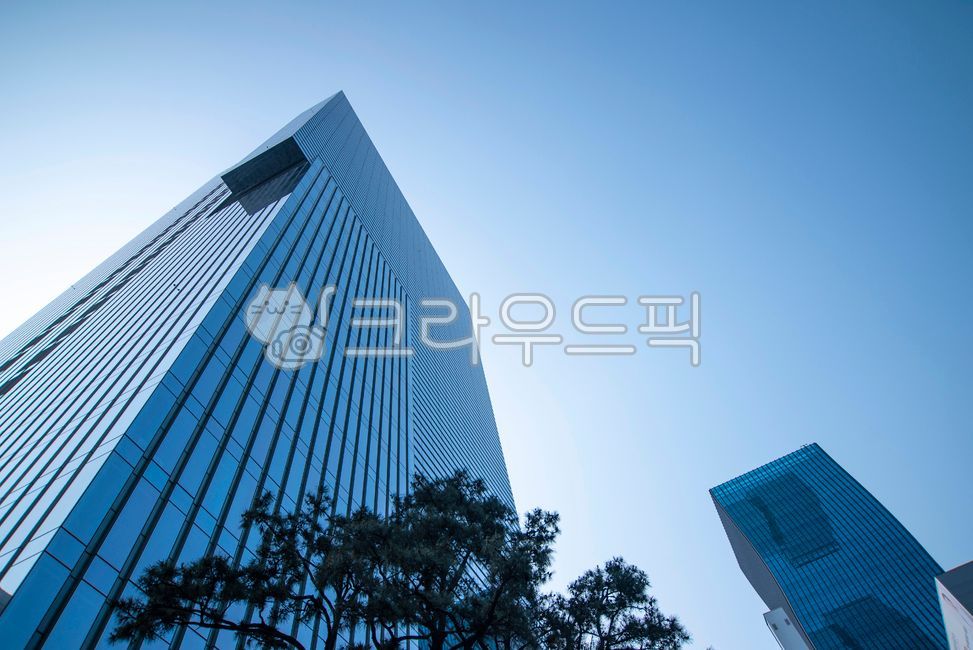 빌딩,비즈니스,비지니스,고층빌딩,대기업,회사,기업,건축물,도시,시티,city,highrise,town,어반,urban,사무실건물,business,concept,대도시,블루톤,유리창,glass,building,건물,컨셉,콘셉,업무,사무실,오피스가,office,사옥,officebuilding,부동산,빌딩가,랜드마크,도시,풍경,city,landscape