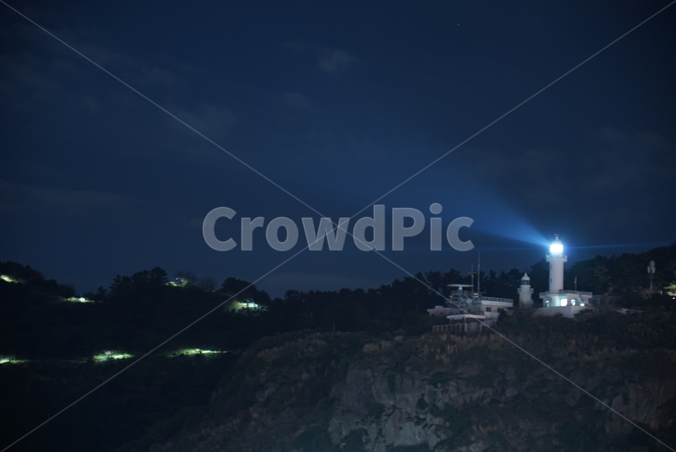 밤,겨울,등대,절벽,빛,야경,밤,풍경,nightscape,night,landscape,architecture,건축물,building,건물,tower,탑
