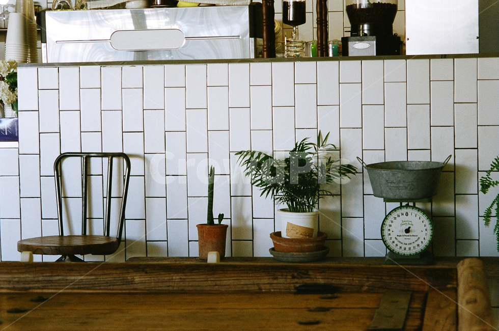 카페,인테리어,소품,필름사진,cafe,interior,디자인,design,감성적인,sensible,갈색,흰색,흰벽,벽돌,인테리어,실내디자인,interior design