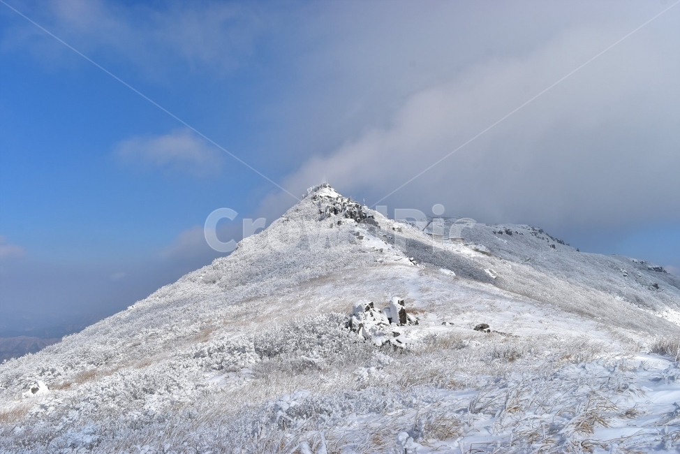 무등산,국립공원,풍경,힐링,산행,설경,상고대,서리꽃,서석대,입석대,안양산,백마능선,장불재,증심사,중봉,중머리재,천왕봉,지왕봉,Korea,National,Park,눈풍경,등산,주상절리,판타스틱,겨울왕국,겨울,지질공원,인왕봉,천지인,설국,2018년,1월,눈꽃,파란하늘,트레킹,winter,landscape,감성,아름다운,황홀한,장관,비경,선경,최고,사진,겨울,계절,winter,season,자연,풍경,nature,landscape,한국자연풍경,한국자연경관,korea nature landscape,mountain,산,outdoors,옥외,mountain range,산맥,ice,얼음