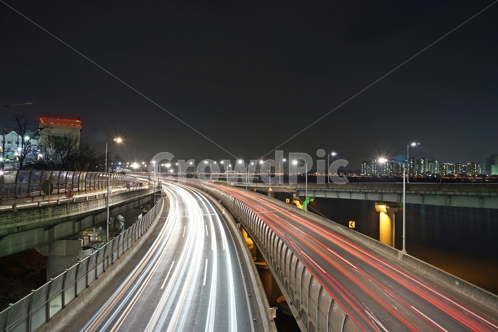 야경,물그림자,도로,밤,빌딩,도심,night,shadow,road,light,lightline,풍경,도시,건물,건축,한강,city,building,sunset,nightlight,야경,밤,풍경,nightscape,night,landscape,도시,city,한국도시풍경,한국도시경관,korea cityscape,교통,교통수단,traffic,transportation,freeway,고속 도로,highway,고속도로
