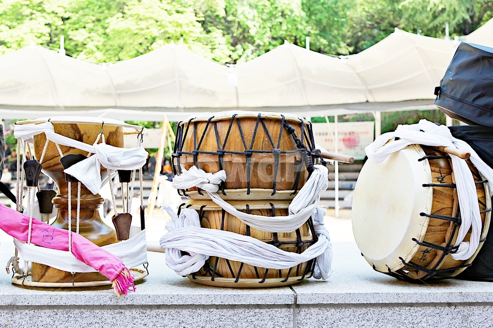 북,민속악기,전통,악기,소가죽,배경,자연,한국전통,한국문화,korean traditional,korean culture,악기,음향기기,musical instrument,musical equipment