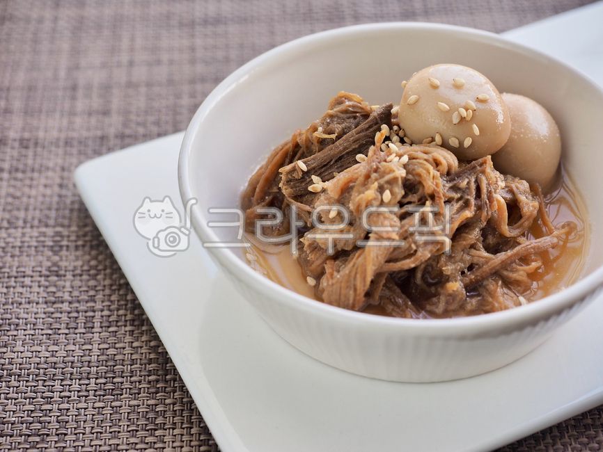 소고기,소고기장조림,장조림,한식,아시아음식,한국음식,밑반찬,간장조림,반찬,단백질,소고기간장조림,쇠고기,음식,저녁식사,고기,소스,간장,배경,식사,요리,소고기요리,beefstew,jangjorim,asianfood,koreanfood,sidedish,protein,beefsoysauce,beef,food,dinner,meat,sauce,soysauce,background,meal,cooking,beefdish,메추리알,quaileggs