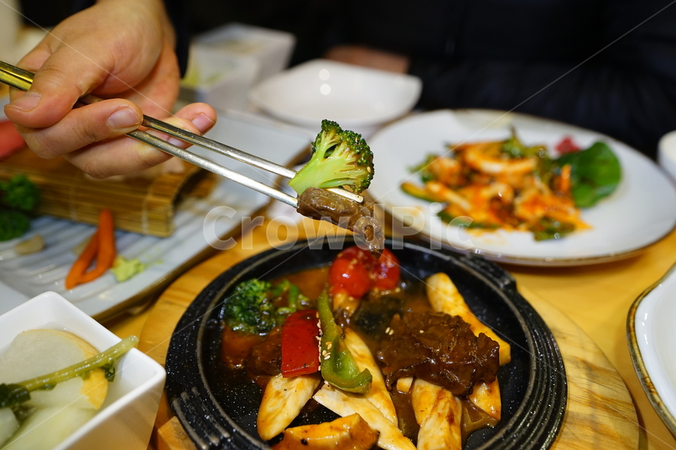 스테이크,찹스테이크,고기,음식,푸드,안주,술안주,먹거리,요리,식사,색감,컬러풀,먹방,먹빵,음식사진,육식,브로콜리,음식,식재료,요리,food,cook,meal,dishes,food reserves,육류,고기,meat