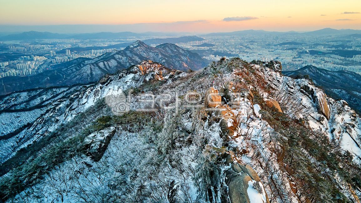 mountainrange,trekking,winter,scenery,wintermountain,Suraksan Mountain,mountaineering,Gyeonggido,mountain,winter mountain,topofmountain,droneshooting,clear weather,rockmountain,winterscenery,ridge,drone photography,gyeonggido,namyangju,aerial photography,
