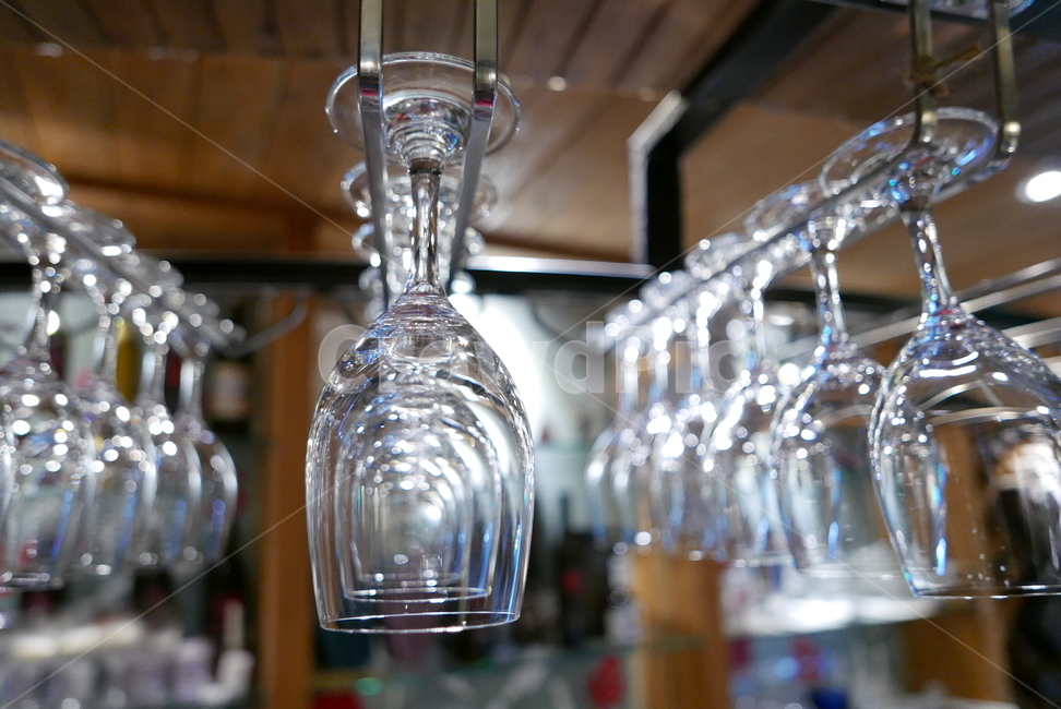 glass,와인잔,유리,정렬,투명,wineglasses,진열,주방,키친,부엌,주방용품,요리도구,kitchen,kitchenware,cookroom,cookingutensil,사물,물건,오브젝트,thing,object,matter