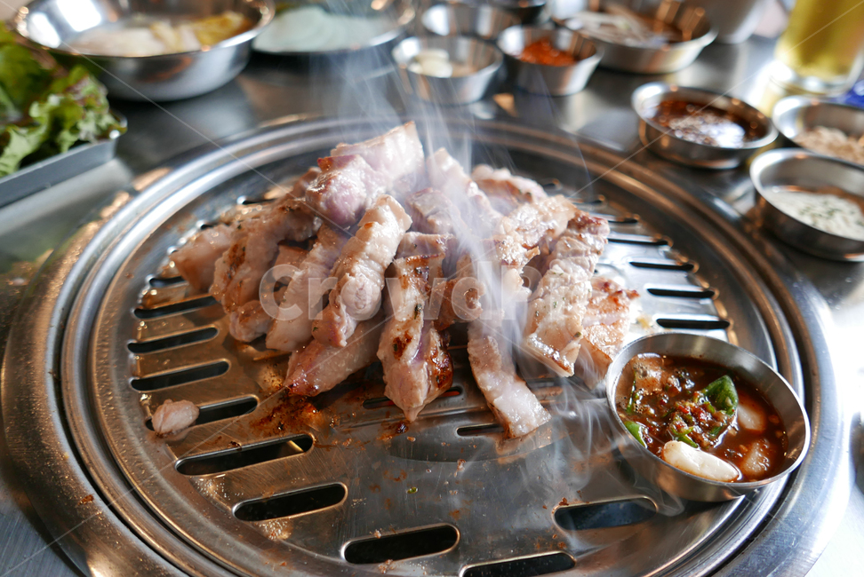 돼지고기,food,식품,삼겹살,육류,불,숯불구이,고기,양념,구이,음식,식재료,요리,food,cook,meal,dishes,food reserves,육류,고기,meat,한식,한국음식,한국요리,korean food,korean dishes,korean meal,korean cook