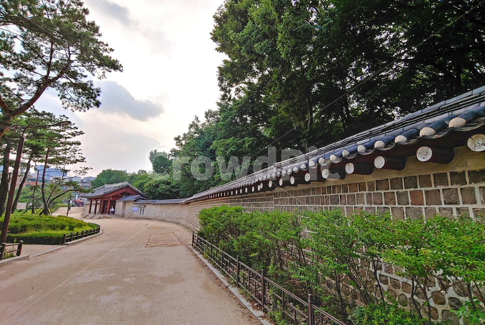 한국전통,고궁,기와지붕,담장,벽,울타리,돌담길,나무,숲,서울,세계문화유산,흙길,한국적,코리안,wall,배경,바탕,백그라운드,한국의미,korean,traditional,건축물,출입문,한국풍경,패턴,원형,사각형