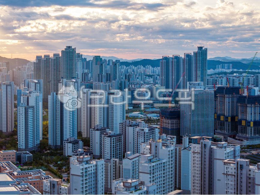 Cheongna International City,Cheongna-dong,Cheongna District,Apartment,Incheon City,Building,High-rise Building,City,Downtown,Residential Area,Residence,Building,Cloud,Morning,Incheon,Cheongna New Town,Cityscape