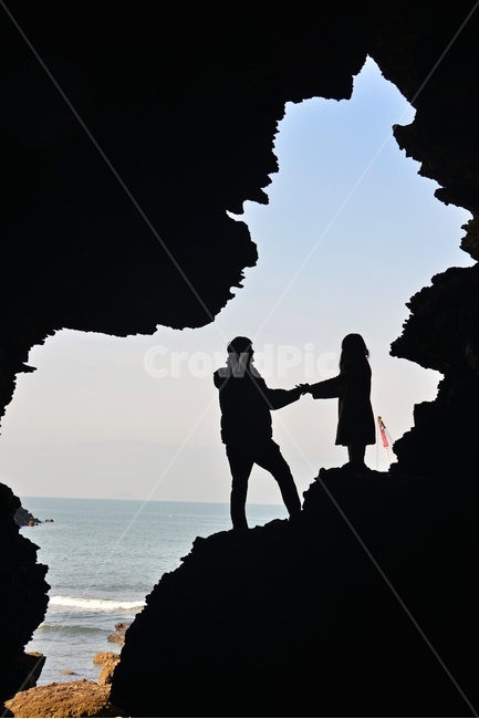 person,사람,human,인간,silhouette,실루엣,nature,자연,cave,sea,바다,outdoors,옥외,ocean,대양,water,물,shoreline,해안선,부안,채석강,해식동굴,동굴,해변,해안,연인,애인,모델