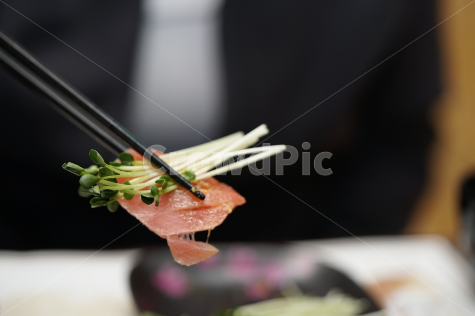 안주,술안주,참치,참치회,회,소주안주,젓가락,레드,무순,젓가락질,식사,술자리,만남,느낌,모임,식감,맛집,먹방,음식,푸드,음식,식재료,요리,food,cook,meal,dishes,food reserves,수산물,해산물,fishery products,seafood,일식,일본음식,일본요리,Japanese food,Japanese dishes,Japanese meal,Japanese cook