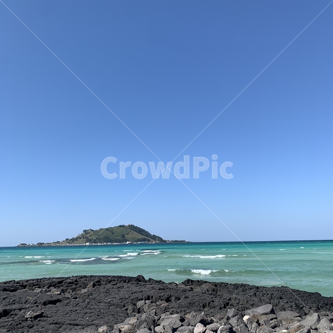 nature,자연,outdoors,옥외,land,땅,섬,해안선,water,물,ocean,sea,바다,바닷가,파란색,하늘,돌,파도,자연,풍경,nature,landscape,shoreline,대양