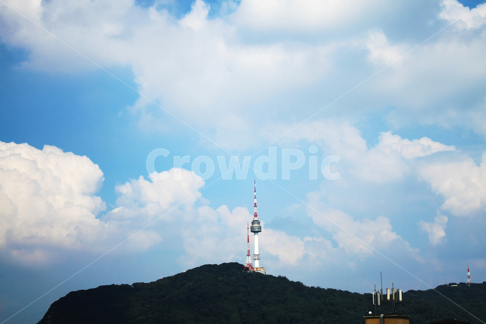 spire,building,건물,탑,건축물,architecture,tower,남산,남산타워,landmark,서울,하늘,산,구름,관광지
