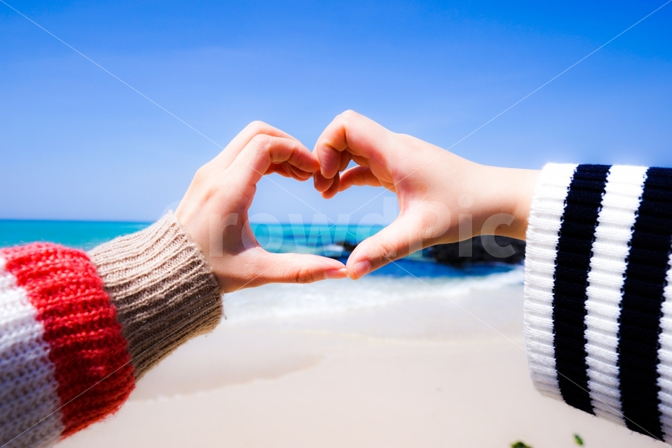 하트,러브,바다,제주바다,파란,하늘,해변,바다,beach,sea,사람,인물,인간,human,person,감정표현,기분,feeling,emotion,연인,커플,사랑,lover,couple,감성,sensible,연출,컨셉,콘셉,direction,concept