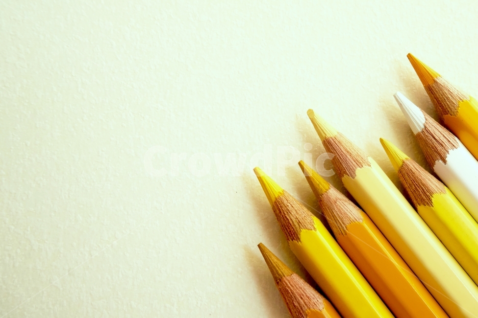 색연필,colorful,색깔,그라데이션,색채,다양한,노랑,연필,art,pencil,graduation,미술,도구,뾰족한,colored,color,배경,empty,space,예술,art,사물,물건,오브젝트,thing,object,matter,학용품,문구류,사무용품,school supplies,stationery,office supplies,누끼,remove background