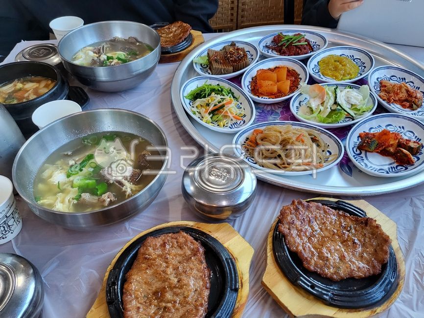 side dish,restaurant,Galbitang,noodle,rice,food