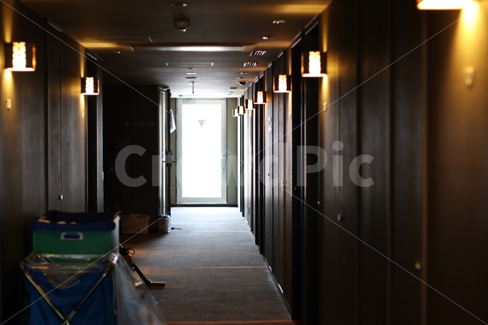 복도,호텔,아침,빛,밝은,복도끝,여행,해외여행,숙소,인테리어,실내디자인,interior design