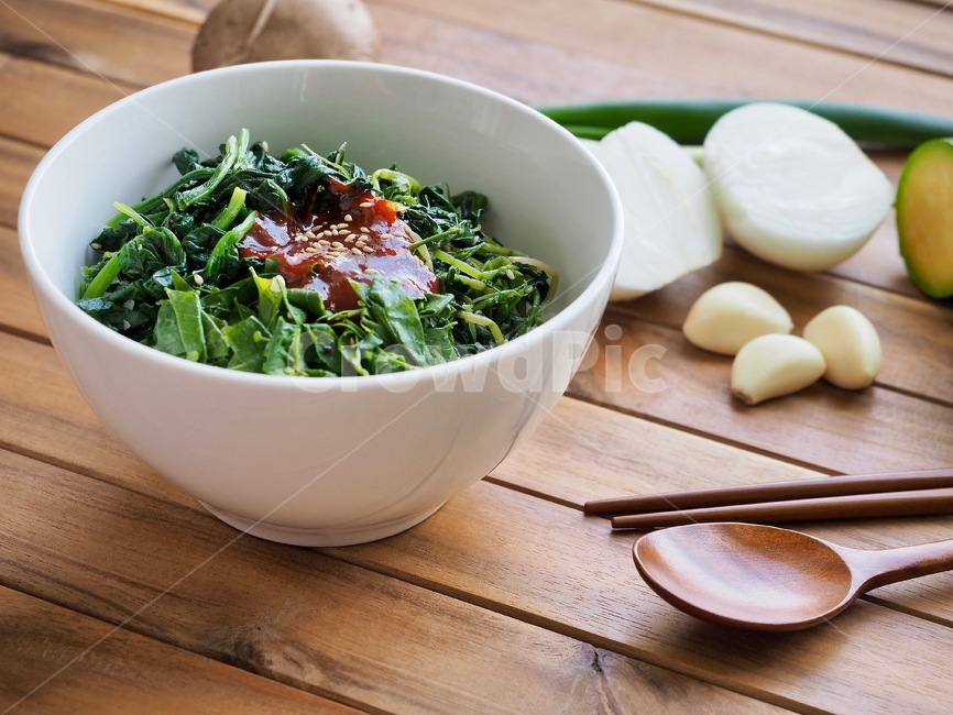 비빔밥,나물,나물비빔밥,야채비빔밥,채소비빔밥,한국음식,야채,채소,봄나물,고추장,숟가락,버섯,양파,호박,마늘,파,식품,한식,한국문화,음식,한국,배경,음식문화,웰빙,문화,아시아,아시아음식,전통,젓가락,음식,식재료,요리,food,cook,meal,dishes,food reserves,채소,야채,vegetables,한식,한국음식,한국요리,korean food,korean dishes,korean meal,korean cook