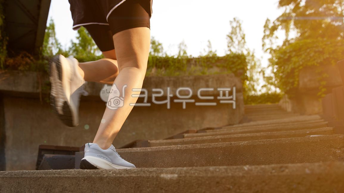 달리기,조깅,운동,running,jogging,exercise,fitness,outdoor,workout,healthy,active,athlete,motion,speed,training,energy,sport,physical,body,lifestyle,journey,motivation,wellness,피트니스,야외,워크아웃,건강한,활동적인,운동선수,움직임,속도,훈련,에너지,스포츠,신체적인,몸,라이프스타일,여정,동기부여,웰니스